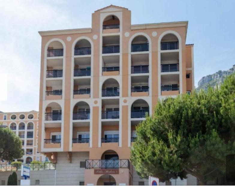 Direct Monaco 2 Pieces Devant Piscine Beausoleil Exterior photo