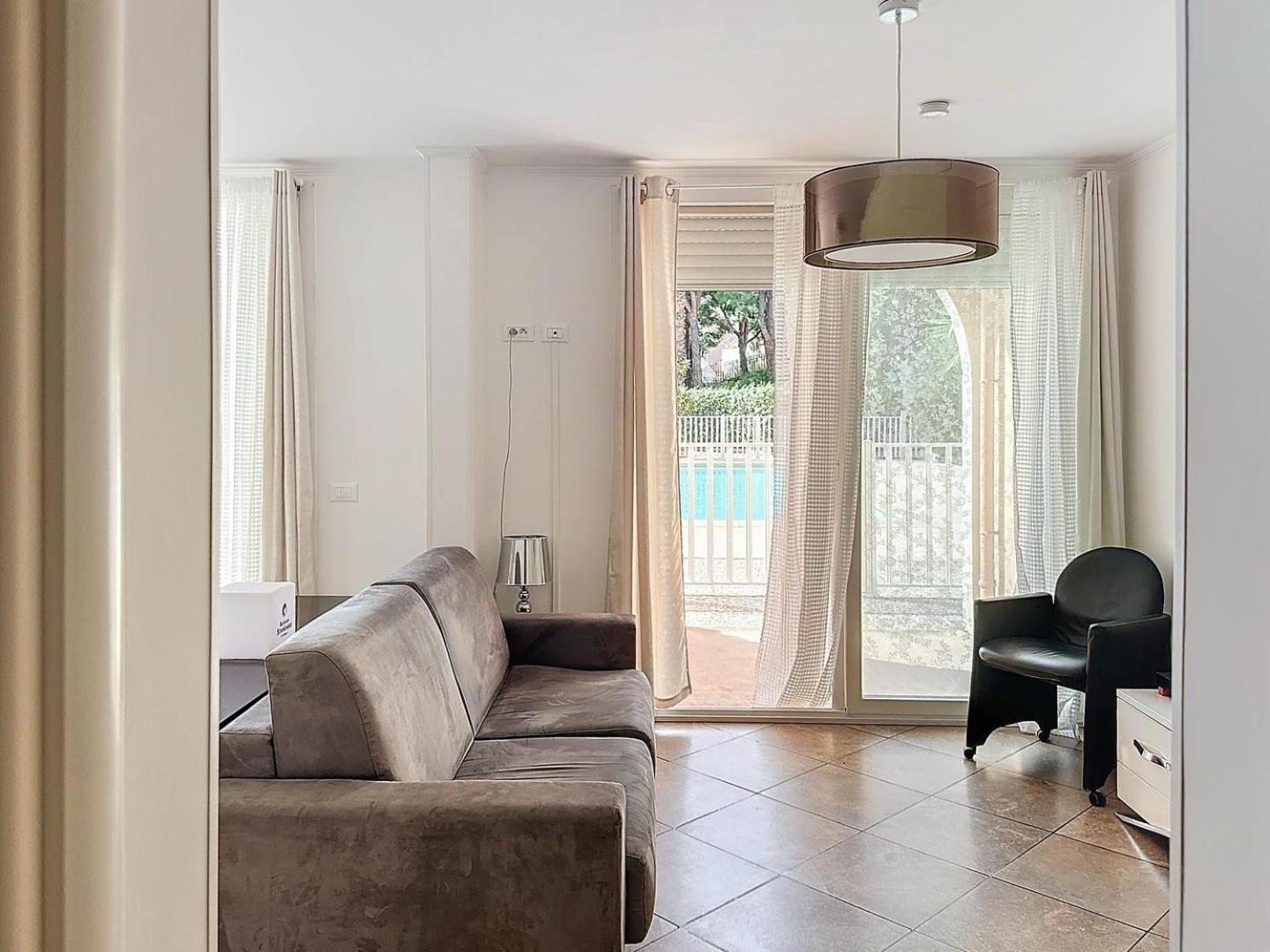Direct Monaco 2 Pieces Devant Piscine Beausoleil Exterior photo