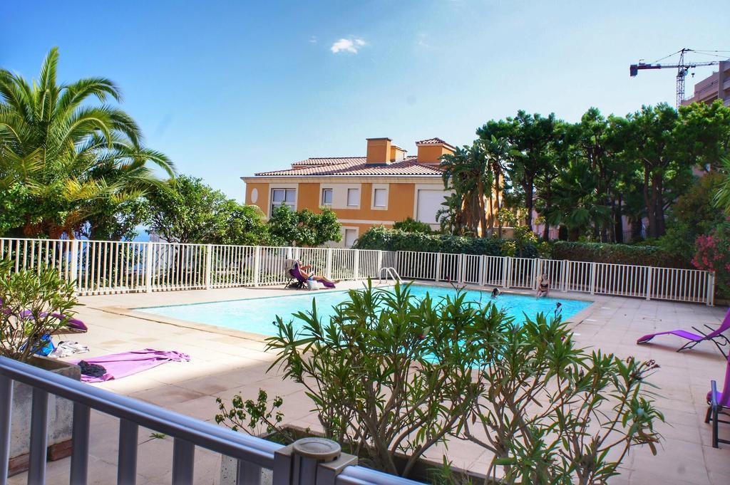 Direct Monaco 2 Pieces Devant Piscine Beausoleil Exterior photo